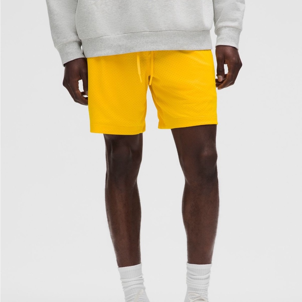 Men’s Lululemon Double Layered Mesh Short 7” Linerless Sz Large Maize Yellow - Picture 4 of 4